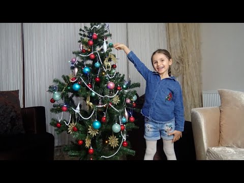 LİNA İLE YILBAŞI AĞACI SÜSLÜYORUZ | Funny Kids Video