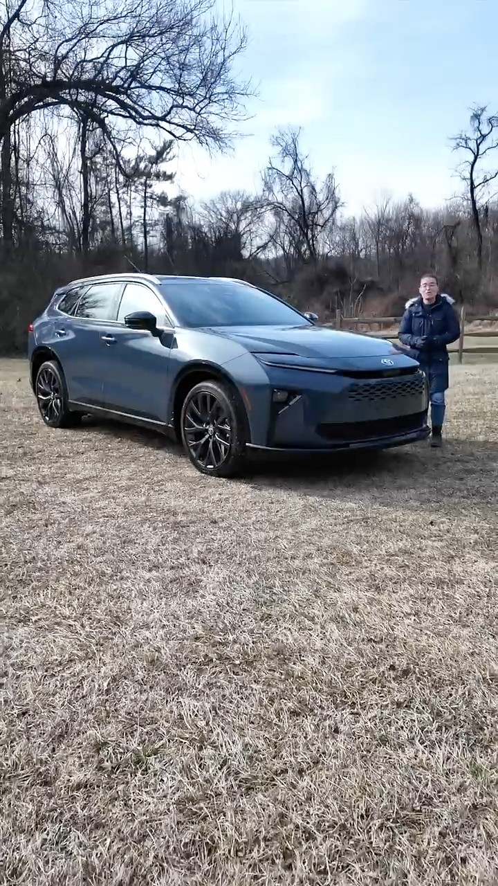 Toyota's New #CrownSignia is a Premium #Hybrid AWD Crossover - YouTube