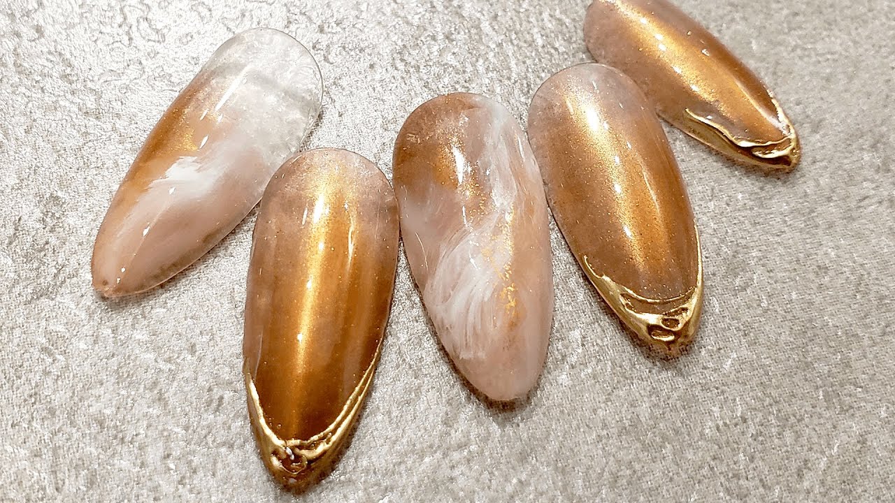 Nail art is currently popular in Japanese salons | Mirror Art Nuanced Nails | Japanese Manicure