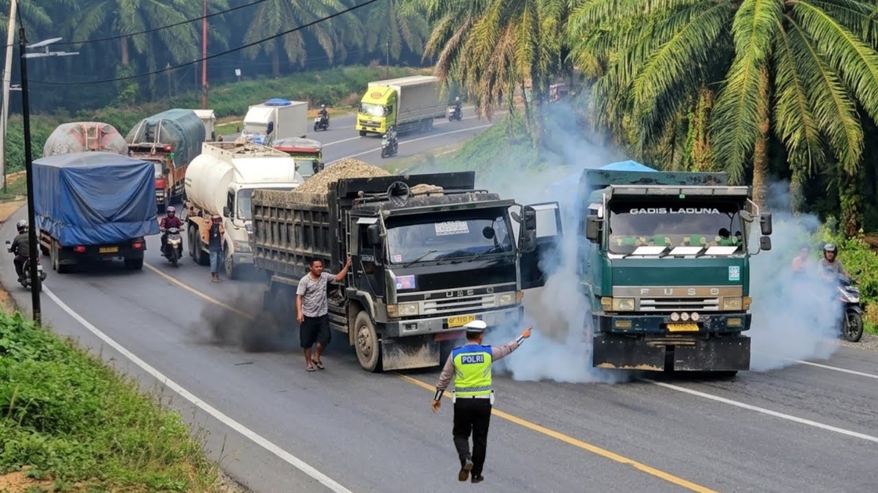 Salah Jalan Langsung Nabrak || Aksi Sopir Truk  Di Bukit Kodok
