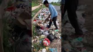 Suara tangisan 4 ekor anak kucing di tempat sampah. Ternyta mereka adalah kucing ras