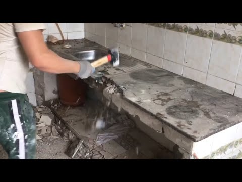 فيديو: هدم وإعادة البناء