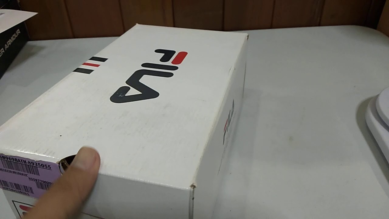 Fila 37.5/23.0 ลำลอง ผ้าใบ classic boarder point