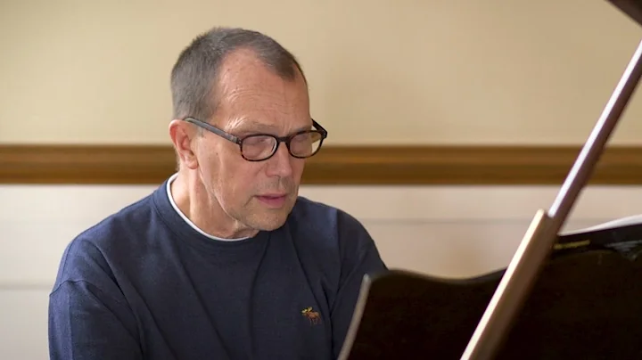 Roger Snell plays "SILENT NIGHT" by Franz Gruber