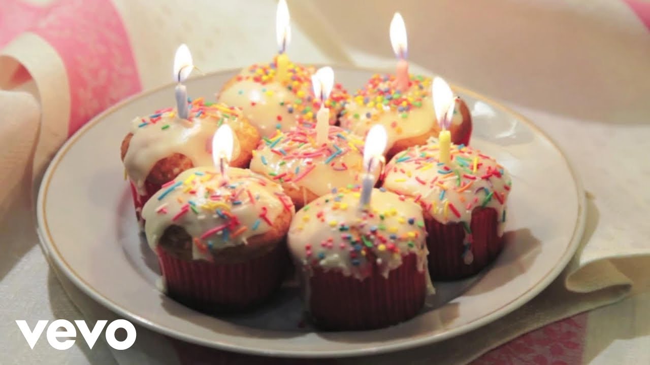 Angel Christmas - Sexy Yellow Cupcake Girl (Official Music Video) ft. Michael Richson