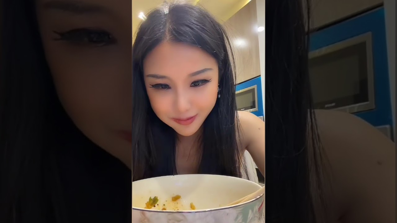 MY CHINESE GIRLFRIEND EATING BLACK BOILED EGG