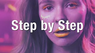 Sleepy Chows, Antomage & Bromage - Step By Step (Lyrics) Resimi