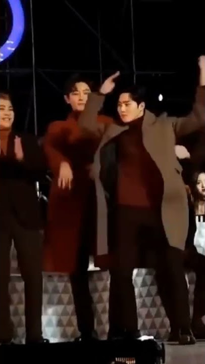 suho fanboy mode on😂#suho #kimjunmyeon #exo #exoweareone