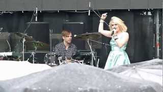 LITTLE BOOTS - Mathematics (Live at the &quot;Afisha Picnic&quot;, Moscow, Russia on July 21, 2012)