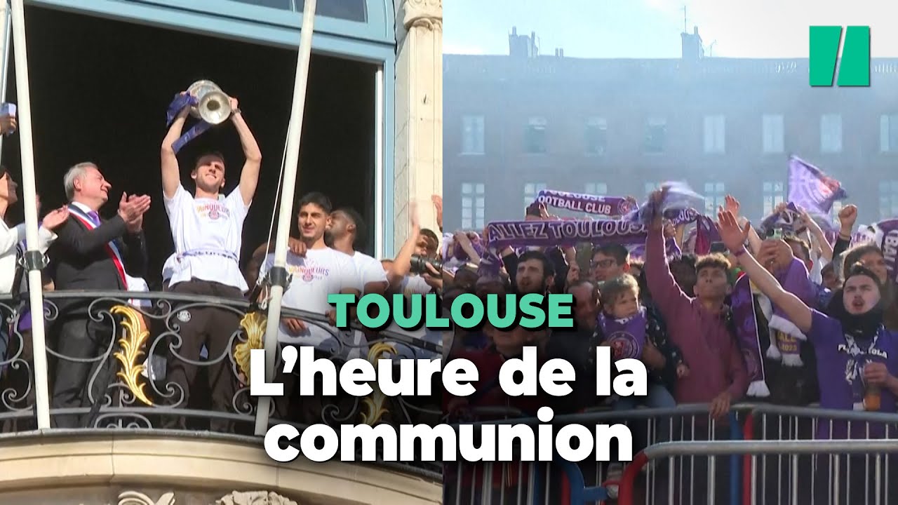 Au Capitole à Toulouse, les joueurs du TFC et la Coupe de France fêtés par 18 000 supporters