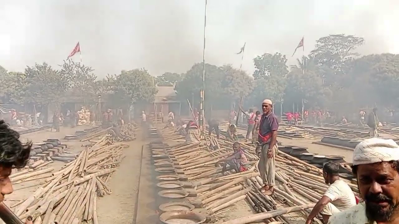 মহা পবিত্র ওরশ শরিফ ২০২৫  ৩য় দিনে বহু লোকের পাক চলিতেছ