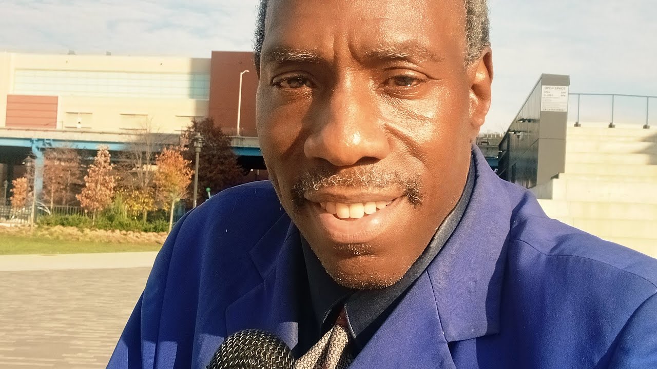 Брачные дела Джона Кеннеди, Мартина и Мэрилин вышли из-под контроля! Уличный пастор и проповедник...