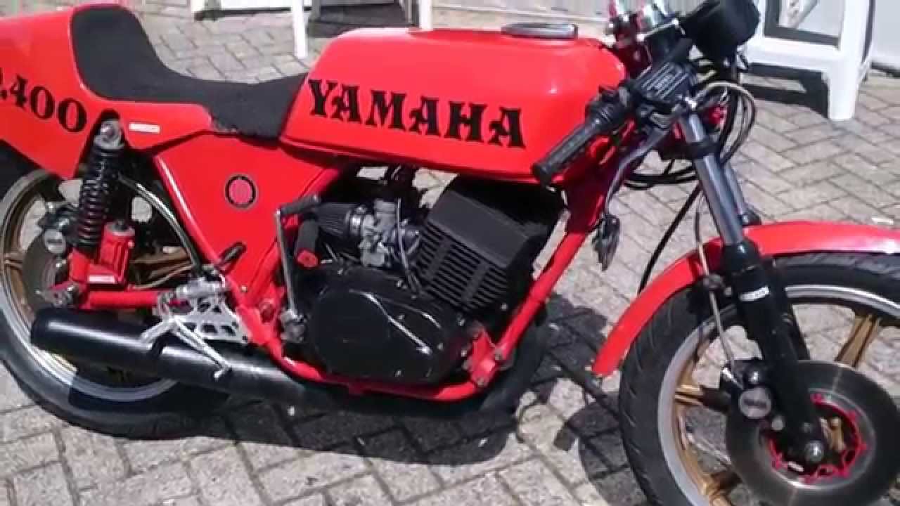 Yamaha RD400 '77 cafe racer - YouTube