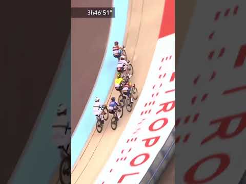 💪⚡️ Le sprint royal de Lotte Kopecky qui lui offre le Paris-Roubaix ! #shorts #cycling