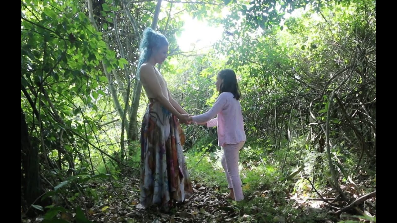 Guarda Jully feat. Sosso Martinez - Felicidade su YouTube Guarda Jully feat. Sosso Martinez - Felicidade su YouTube