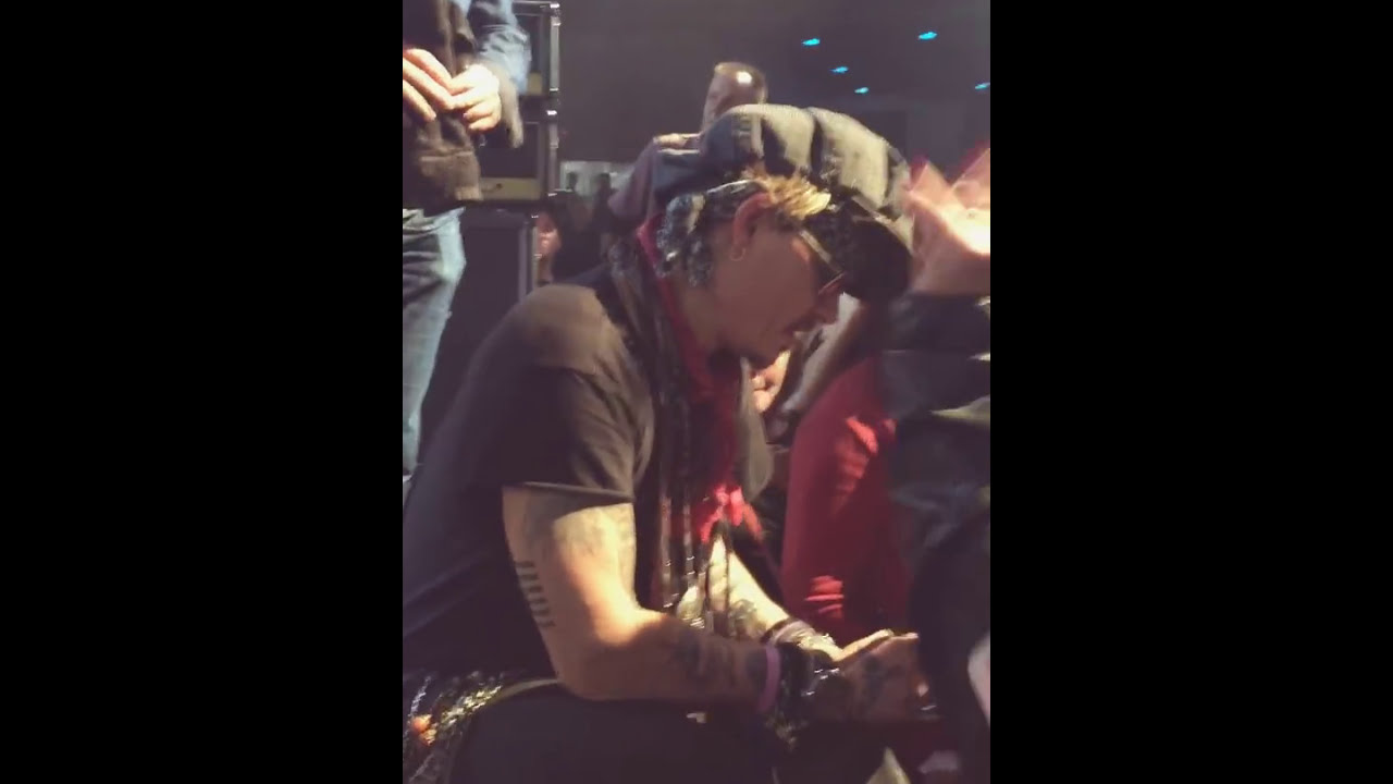 Johnny Depp meeting other fans YouTube