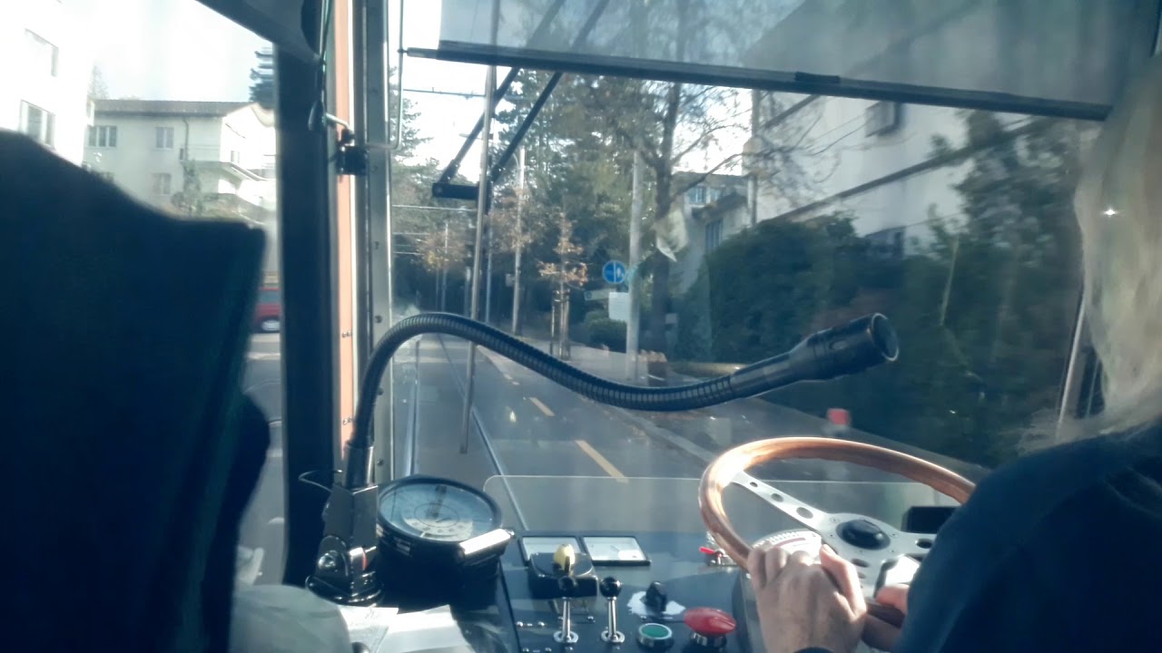 VBZ Tramfahrt mit dem Tram 2000 auf der Linie 6 von Zürich Bahnhofstrasse nach Zoo.