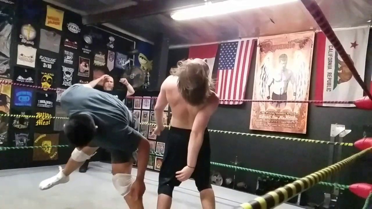 Jake Atlas with a Super kick in Slow motion - Pro Wrestling training
