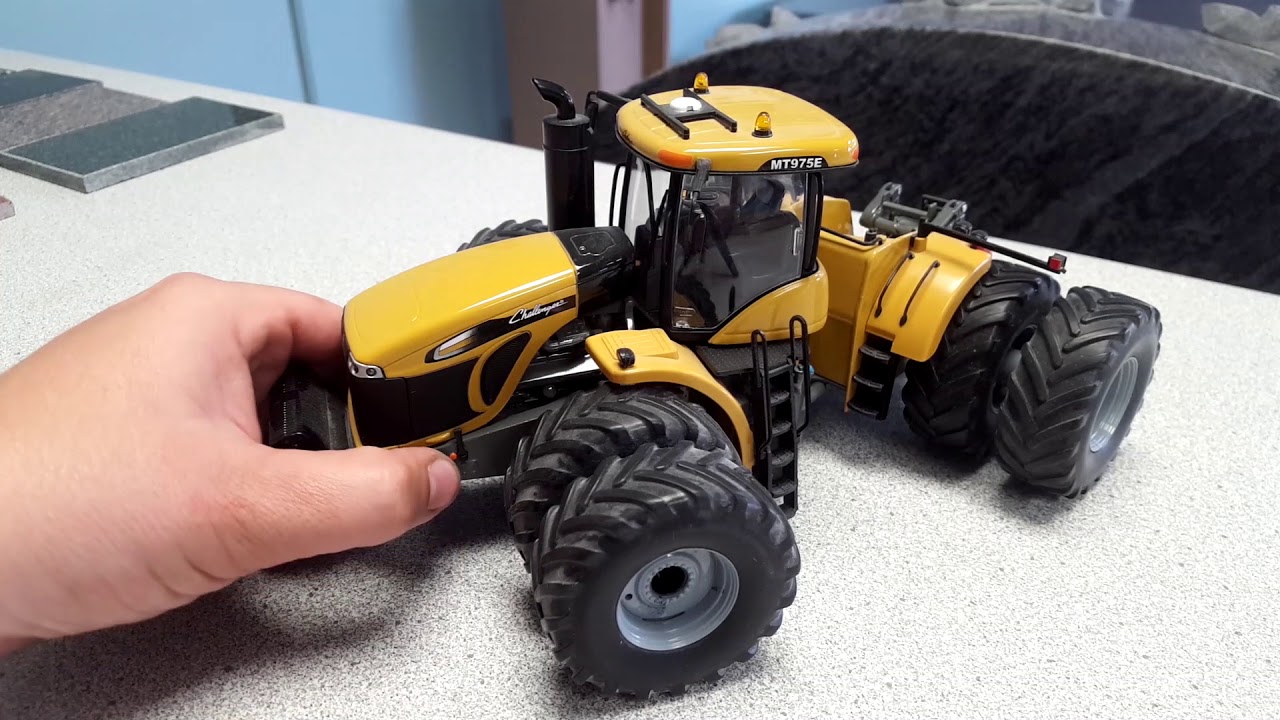1/32 Challenger 975e - YouTube