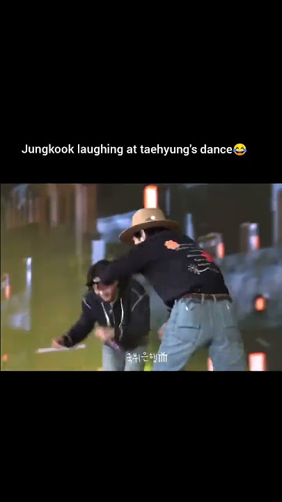 Jungkook laughing at taehyung's dance 🐰🐯😂😂