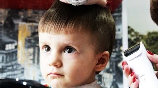 Идем в детскую парикмахерскую с Димкой Первая стрижка маленького мальчика Family Fun Time Идем в детскую парикмахерскую с Димкой Первая стрижка маленького мальчика Family Fun Time