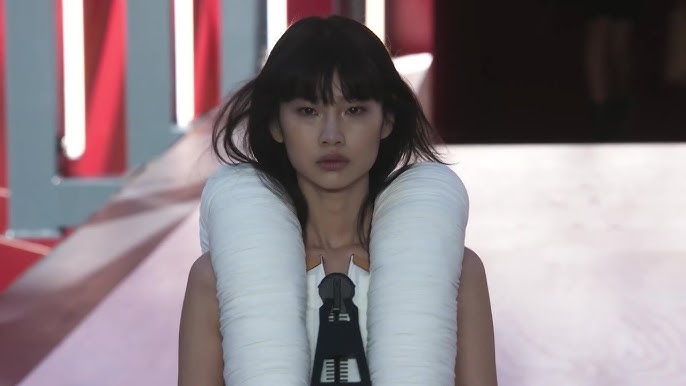 ⌘ on X: Hoyeon Jung's runway debut was at Louis Vuitton 2016 RTW