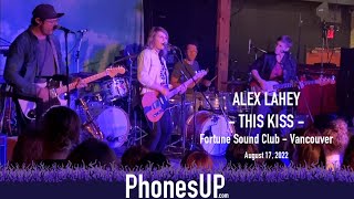 Watch Alex Lahey This Kiss video