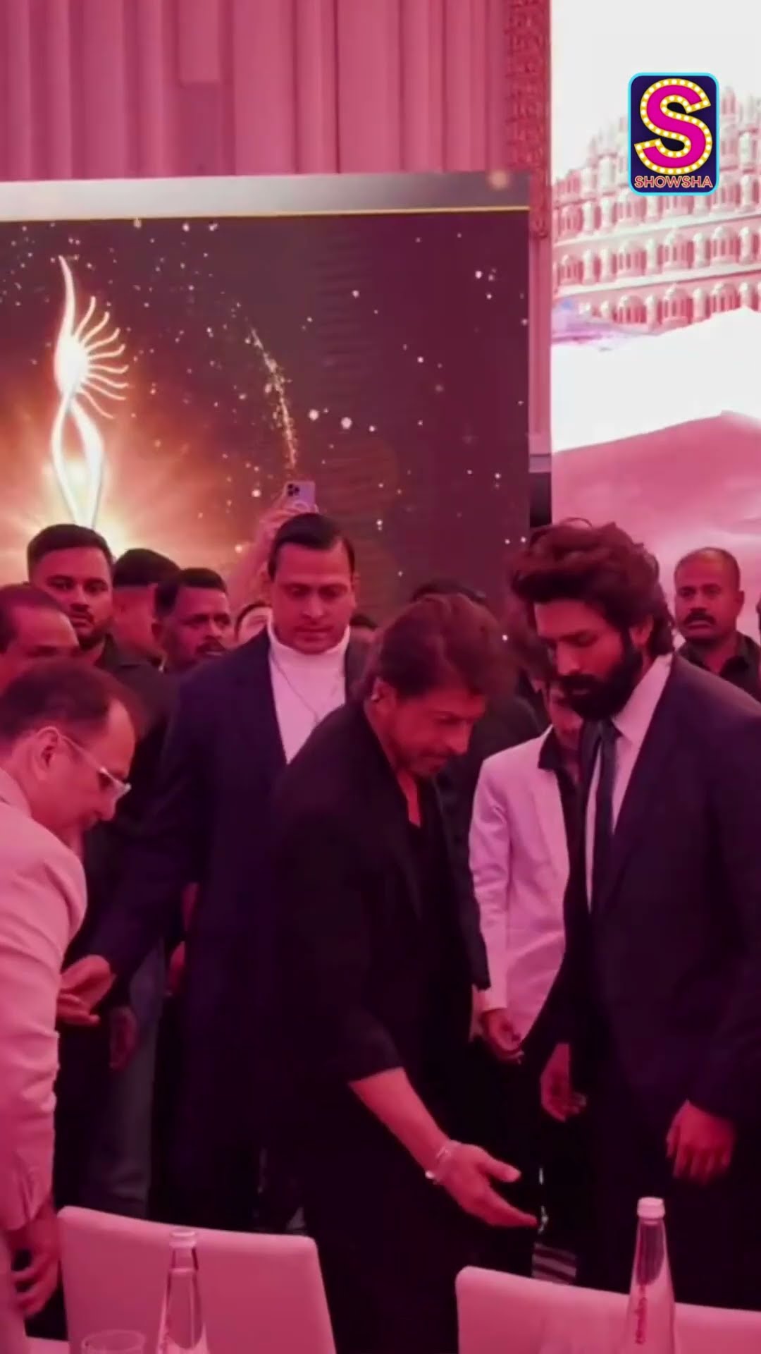 ShahRukh Khan And Kartik Aaryan Arrive At IIFA 2025 Pre Event | N18S #shorts #bollywood #srk