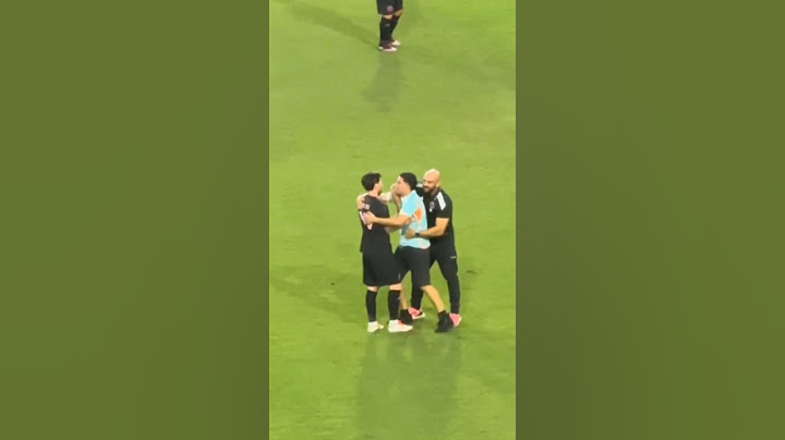 🤣 #hincha del #sporting de #panama #burla al #jefe de #seguridad de Lionel #messi
