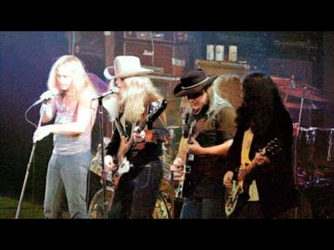 FreeBird (LIVE) 1975 New York-Lynyrd Skynyrd - YouTube