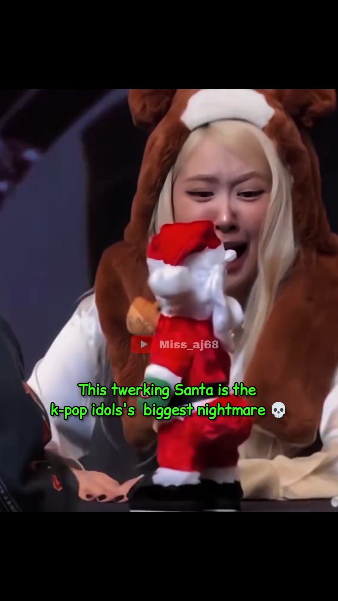 This santa traumatized every idol ?? #funny #kpop #rosé #apt #ningning #ryujin @roses_are_rosie