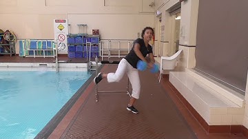 Marietta Mehanni Aqua Instructor Tip   single dumbbell cross kick