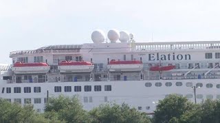 Cruise ship loses power