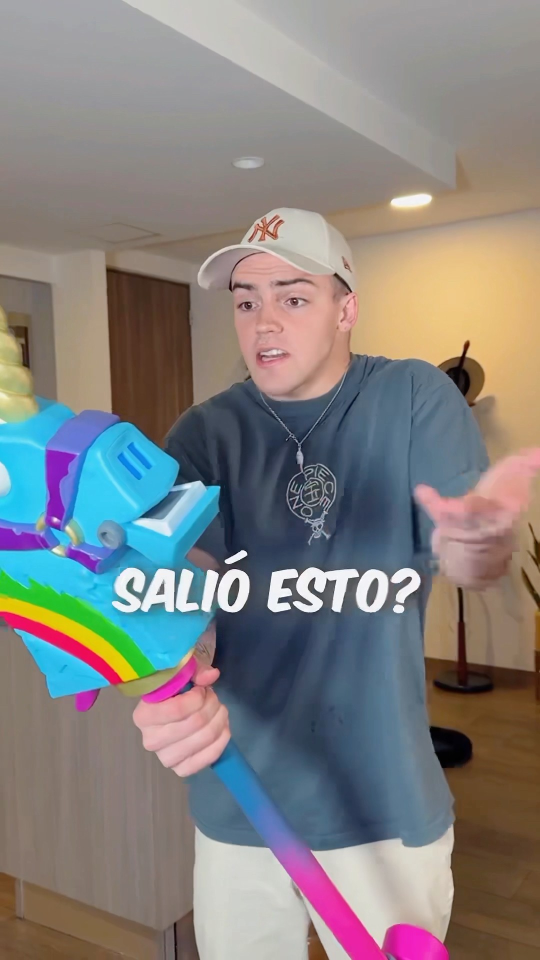 Algo MUY RARO está pasando en mi casa ???‍?