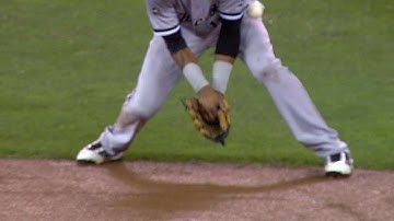 CWS@MIN: Escobar races home on the fielding error