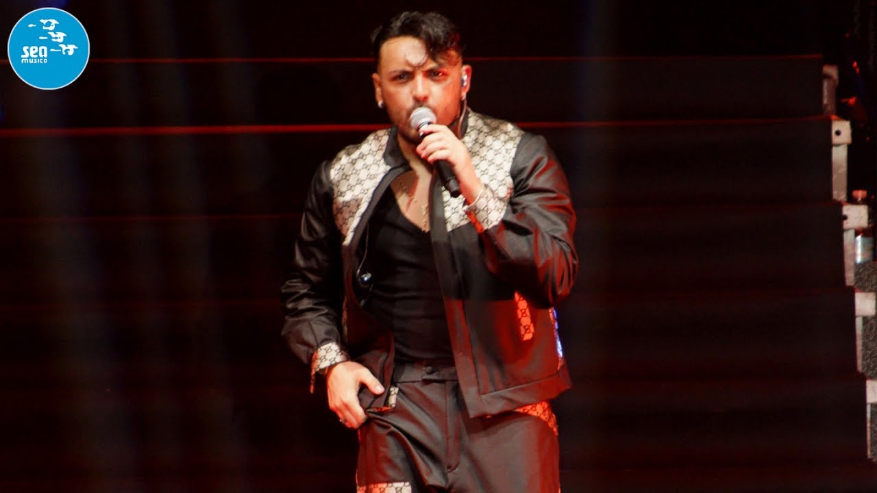 Daniele De Martino Ft. Tony Colombo - Si' cagnata ( Live Palapartenope ) Parte 16