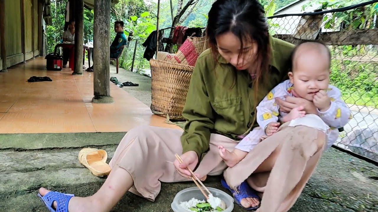 Full Video: 17 year old homeless single mother and her journey with kind police help