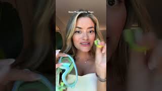 This 2-pack of kids swim goggles has everything your little swimmer needs! Wide view, anti-fog, UV