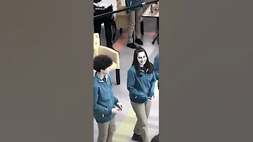 قولو لها انني لازلت اهواها اجمل نظرات هي نظرات العشاق 