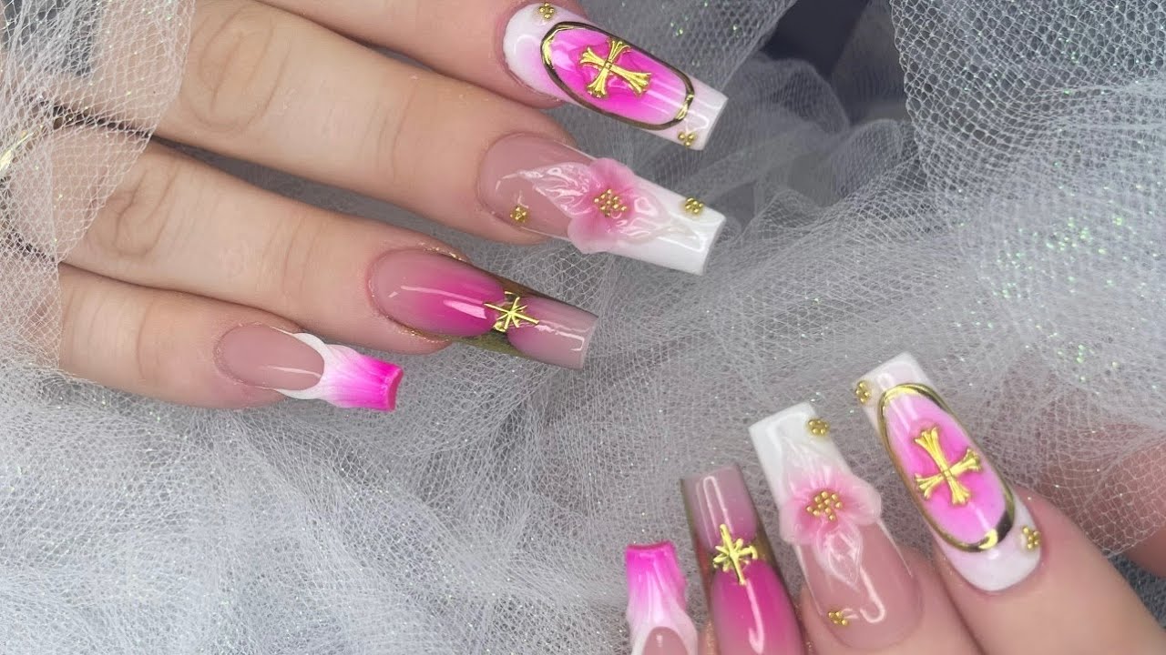 Làm Nail Design trực tiếp trên tay khách 💅