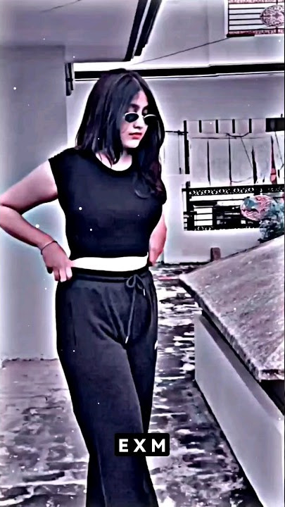 Girl shows her 🍒 no blur real 🍑