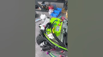 Water cooled dazzling body and fluorescent liquid