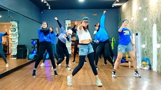 Choose your fighter - Ava Max | FitDance by Uchie | Fitness Dance routine Resimi