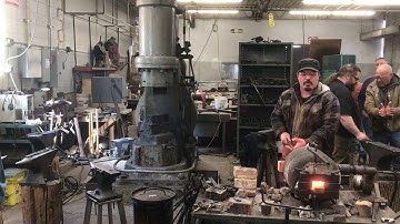 Mareko Maumasi making damascus on a Nazel 4B part 1