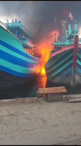 Pelabuhan Tegal #cantrang #kapalcantrang #kapaljaring #kapalterbakar #kapal #kapallaut #tegalsari