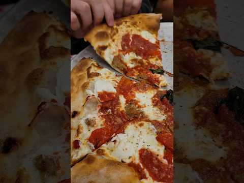 Video: Grimaldi's Pizzeria i DUMBO: Brooklyn's Famous Pizza