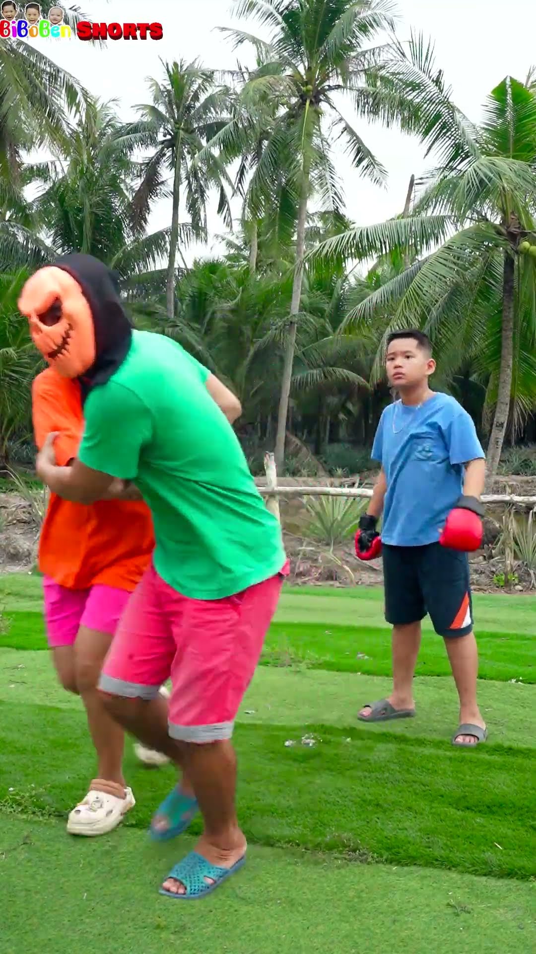 BiBoBen Shorts | Mẹ được cứu thoát nhờ người tốt ??
