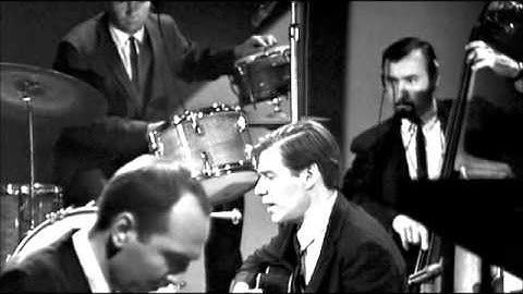 TOM JOBIM  One Note Samba & Desafinado  1964
