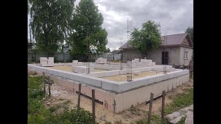 видео: Укладка первого ряда газобетонных блоков, установка каркасов колонн ж.б обойм, армирование кладки.#3 картинка: Укладка первого ряда газобетонных блоков, установка каркасов колонн ж.б обойм, армирование кладки.#3