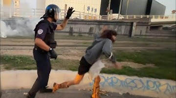 Police push young woman during protest in Marseille | AFP